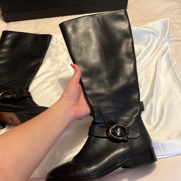 Mid calf length COACH boots - Picture 7 of 11
